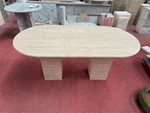 Travertínový oválny jedálenský stôl